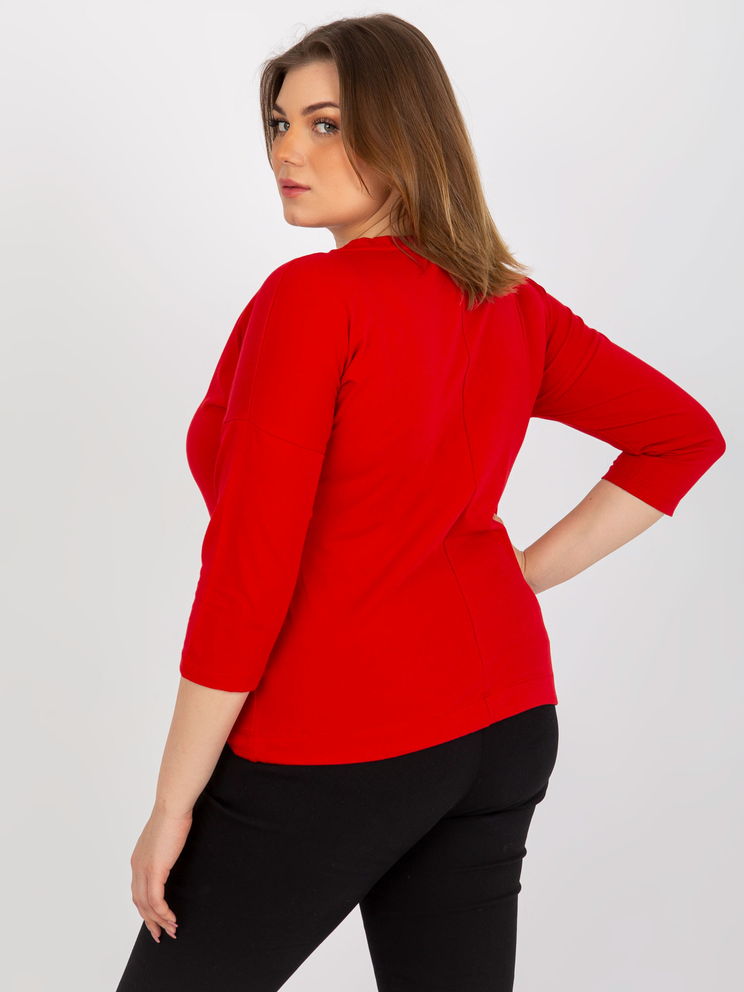 Czerwona bluzka plus size z rękawem 3/4 i nadrukiem