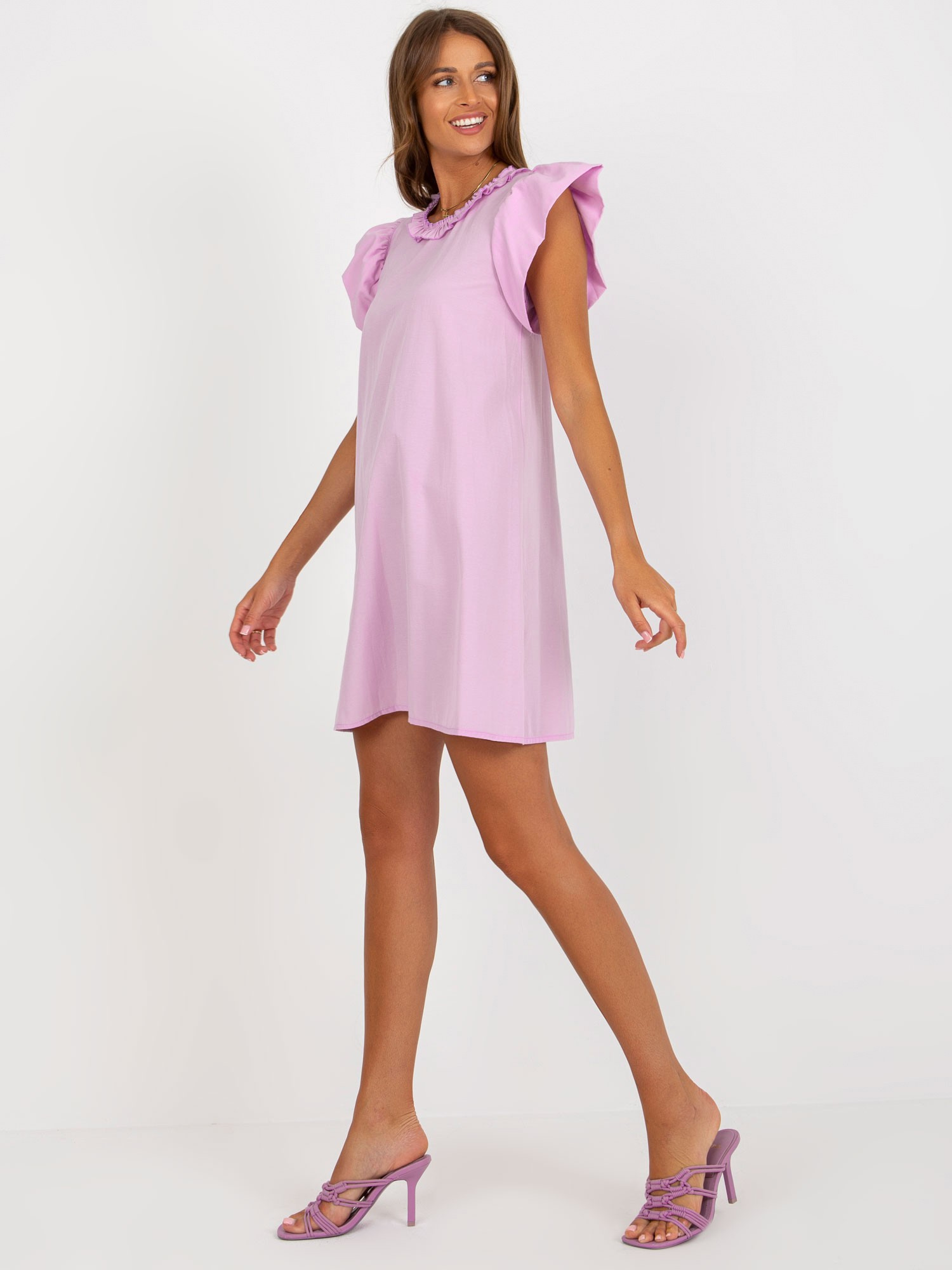 Hurt light purple dress with ruffles at the sleeve.