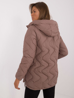 Hurt braune gesteppte Übergangsjacke mit Kapuze.