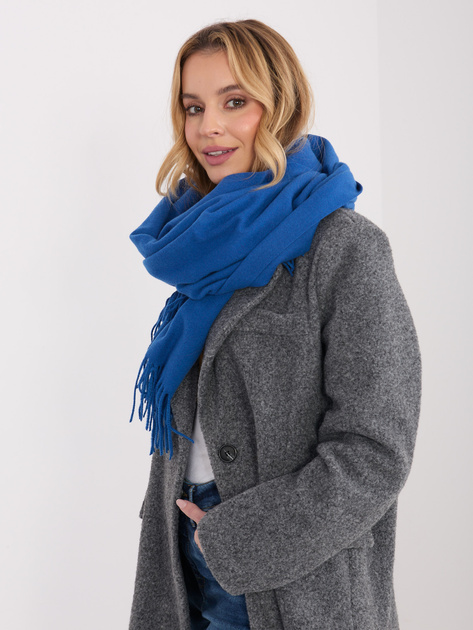 Ciemnoniebieski szal damski z dzianiny