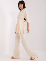 Hurt Jasnobeżowy damski komplet casualowy w prążek