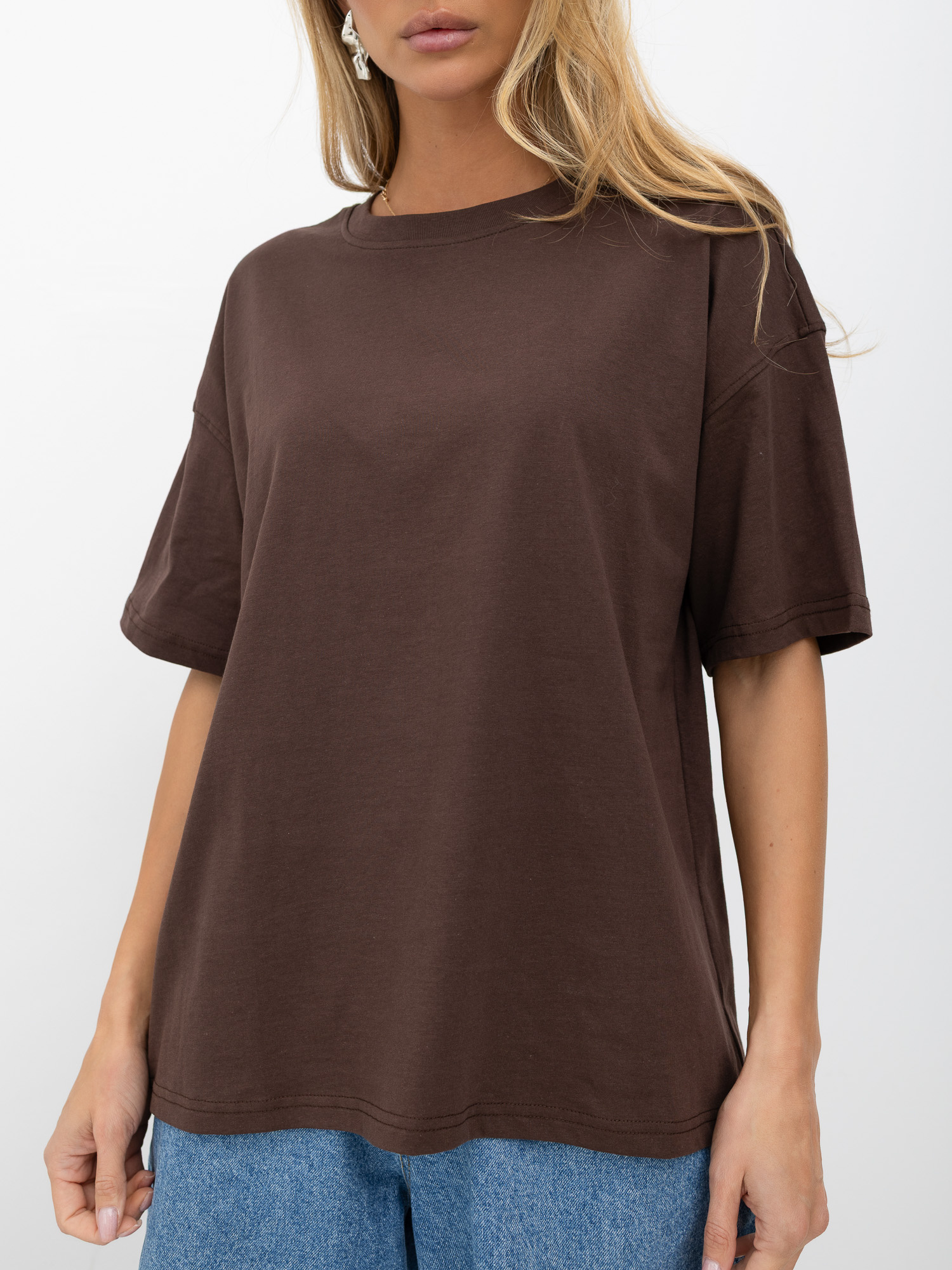 Brązowy damski t-shirt basic o kroju oversize