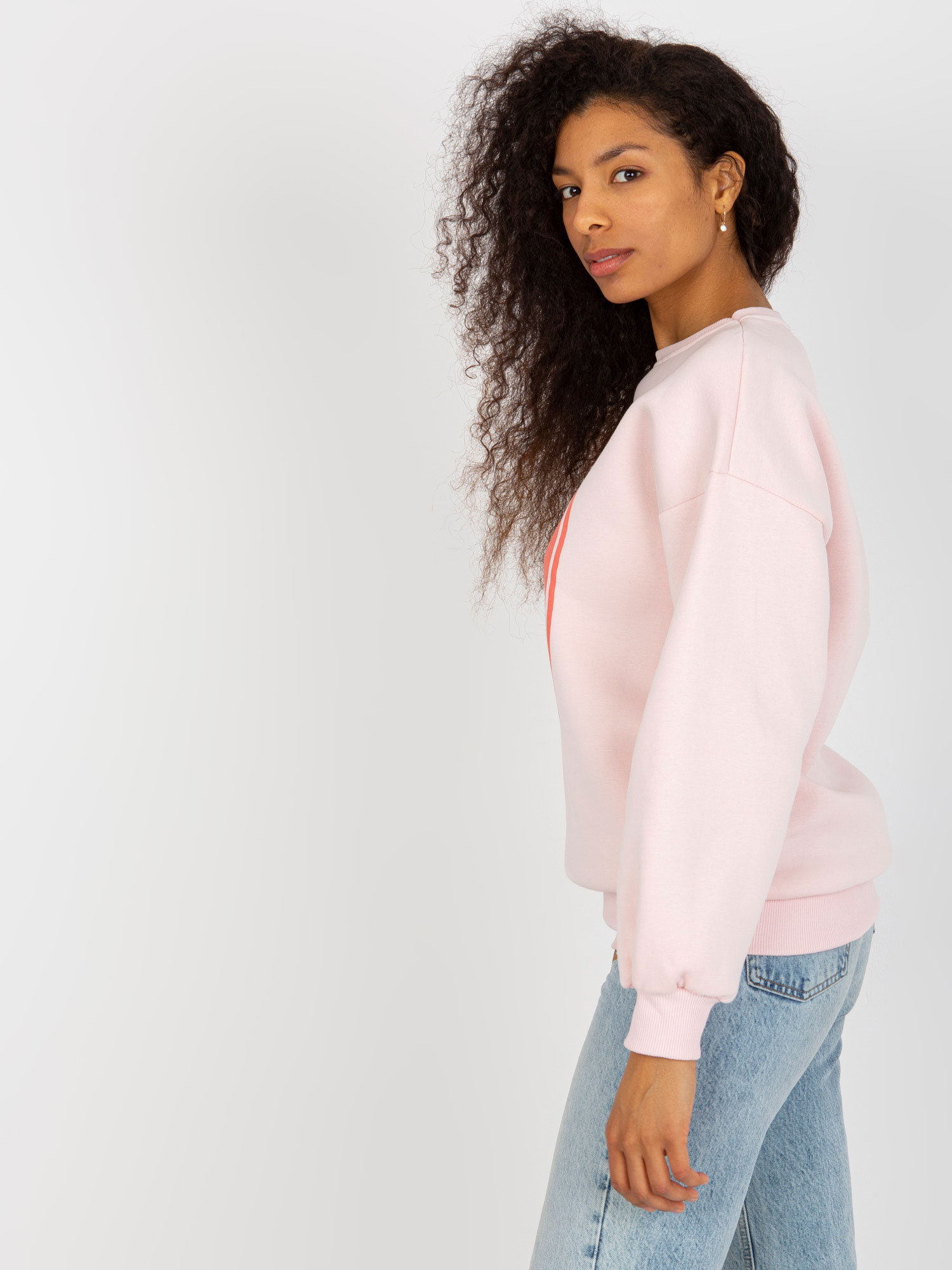 Jasnoróżowa dresowa bluza oversize z nadrukiem