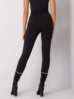 Czarne spodnie dresowe z nadrukiem Larissa