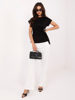 Czarna bawełniana bluzka z ozdobnym detalem