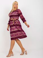 Hurt Fioletowa koktajlowa sukienka plus size z paskiem