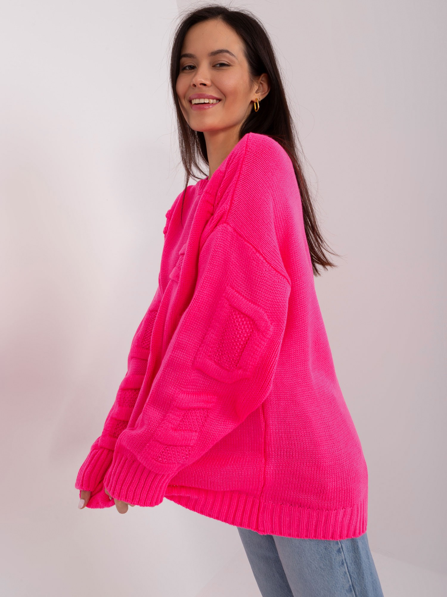 Fluo różowy sweter oversize z okrągłym dekoltem