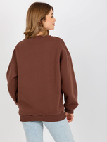 Hurtownia Brązowa dresowa bluza bez kaptura z haftem