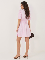 Jasnoróżowa mini sukienka w szeroki prążek