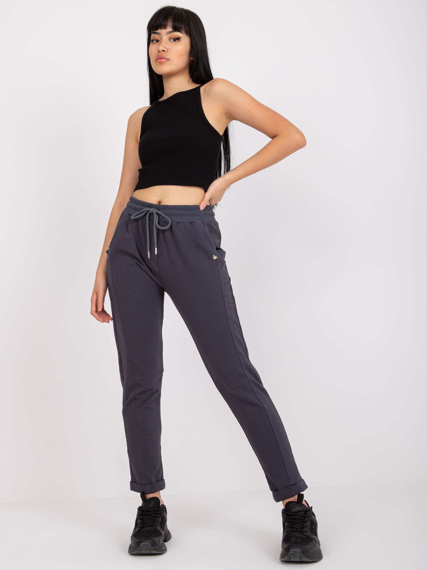 Grafitfarbene Damen Sweatpants aus Baumwolle.