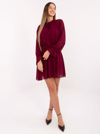 Burgundowa rozkloszowana sukienka z żabotem RUE PARIS