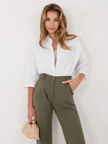 Biała damska koszula z dekoltem V