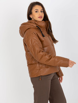 Hurt Jasnobrązowa puchowa kurtka z ekoskóry z kapturem