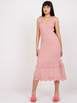 Brudnoróżowa sukienka na ramiączkach z dzianiny w prążki 