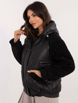 Hurtownia Czarna przejściowa kurtka z błyszczącą nitką