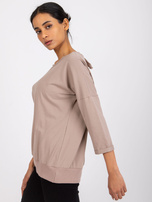 Ciemnobeżowa bluzka z wycięciem na plecach Wioleta RUE PARIS