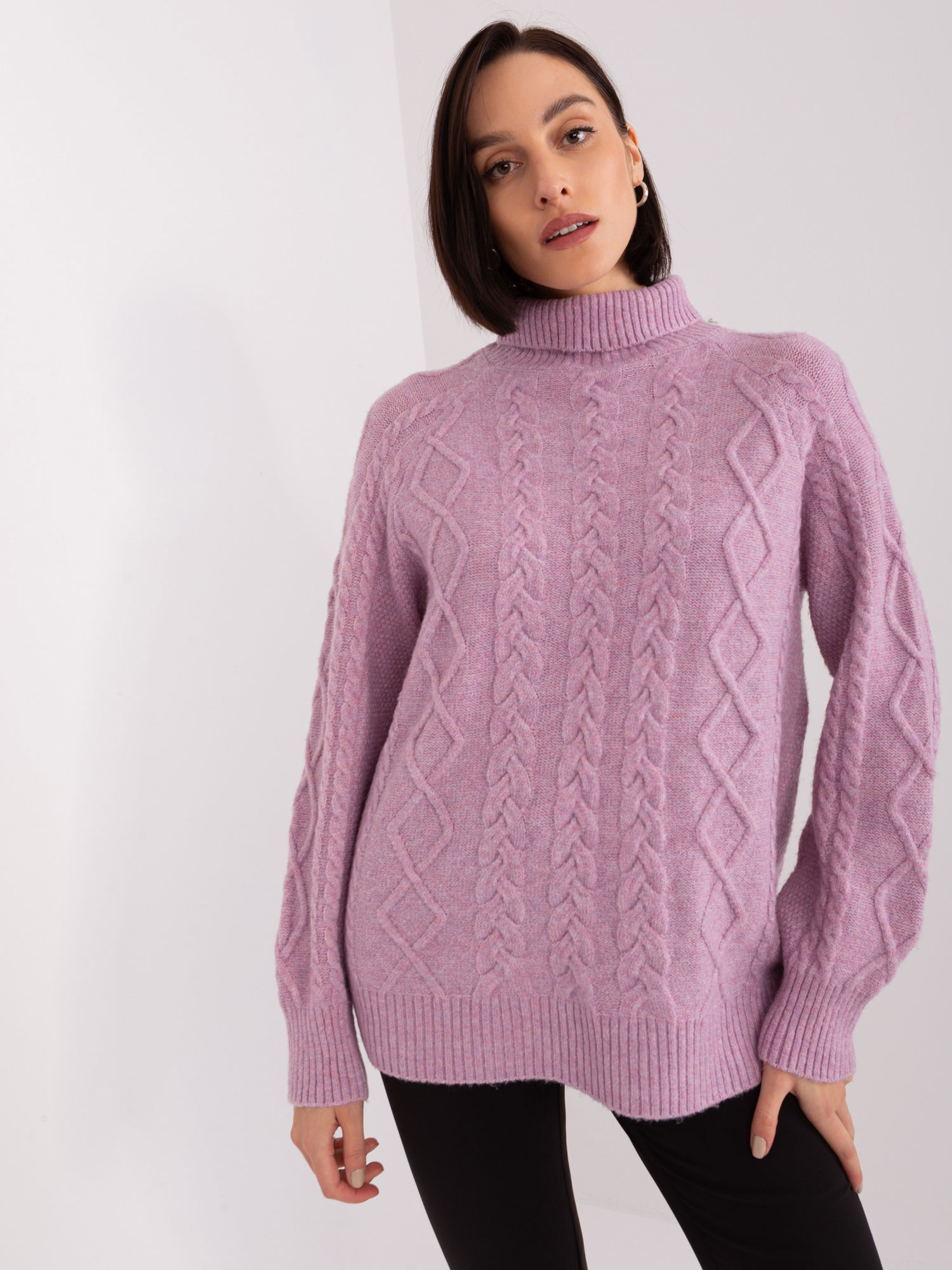 Brudnofioletowy sweter damski w warkocze