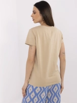 Beżowy t-shirt o klasycznym kroju BASIC FEEL GOOD 