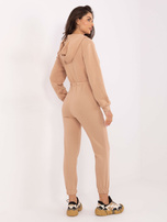 Camelowy damski kombinezon ze spodniami