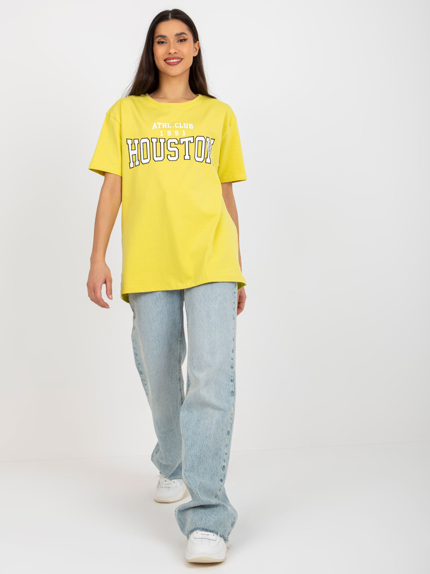 Hurtownia Ciemnożółty luźny damski t-shirt z napisem 