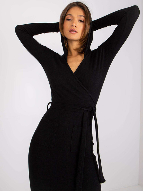 Czarna prążkowana sukienka z kapturem Sabina