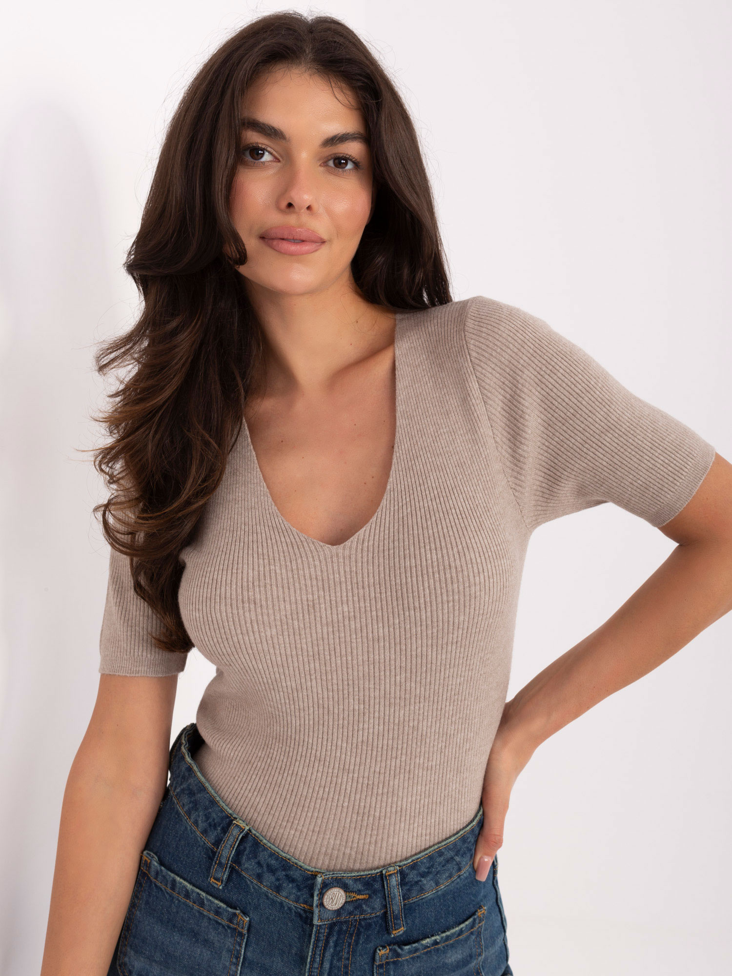 Sweter ciemny bezowy
