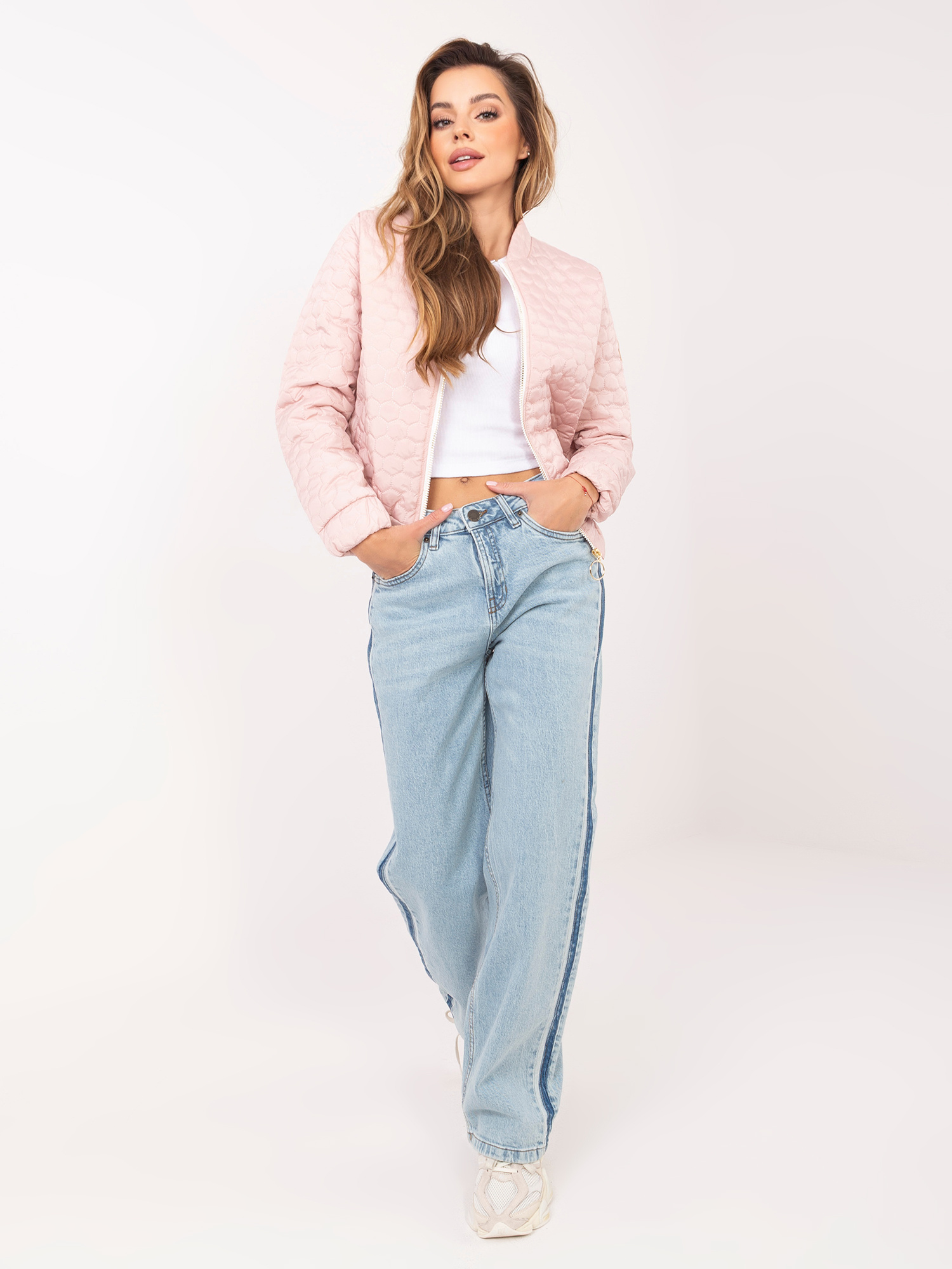 Jasnoróżowa przejściowa kurtka z suwakiem