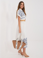 Niebieska koszulowa sukienka z haftem