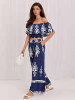 Dunkelblaues Sommer-Set mit Off-Shoulder-Bluse.