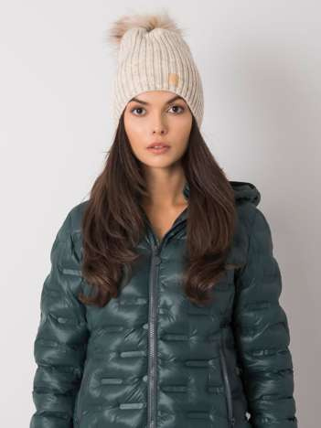Beige gefütterte Damenmütze mit Pompon.