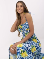 Blaue-gelbe lange Kleid mit Mustern.