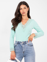 Miętowa dopasowana bluzka w prążek 