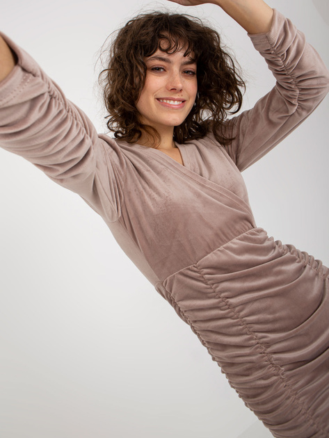 Hurt Ciemnobeżowa mini sukienka koktajlowa z weluru RUE PARIS