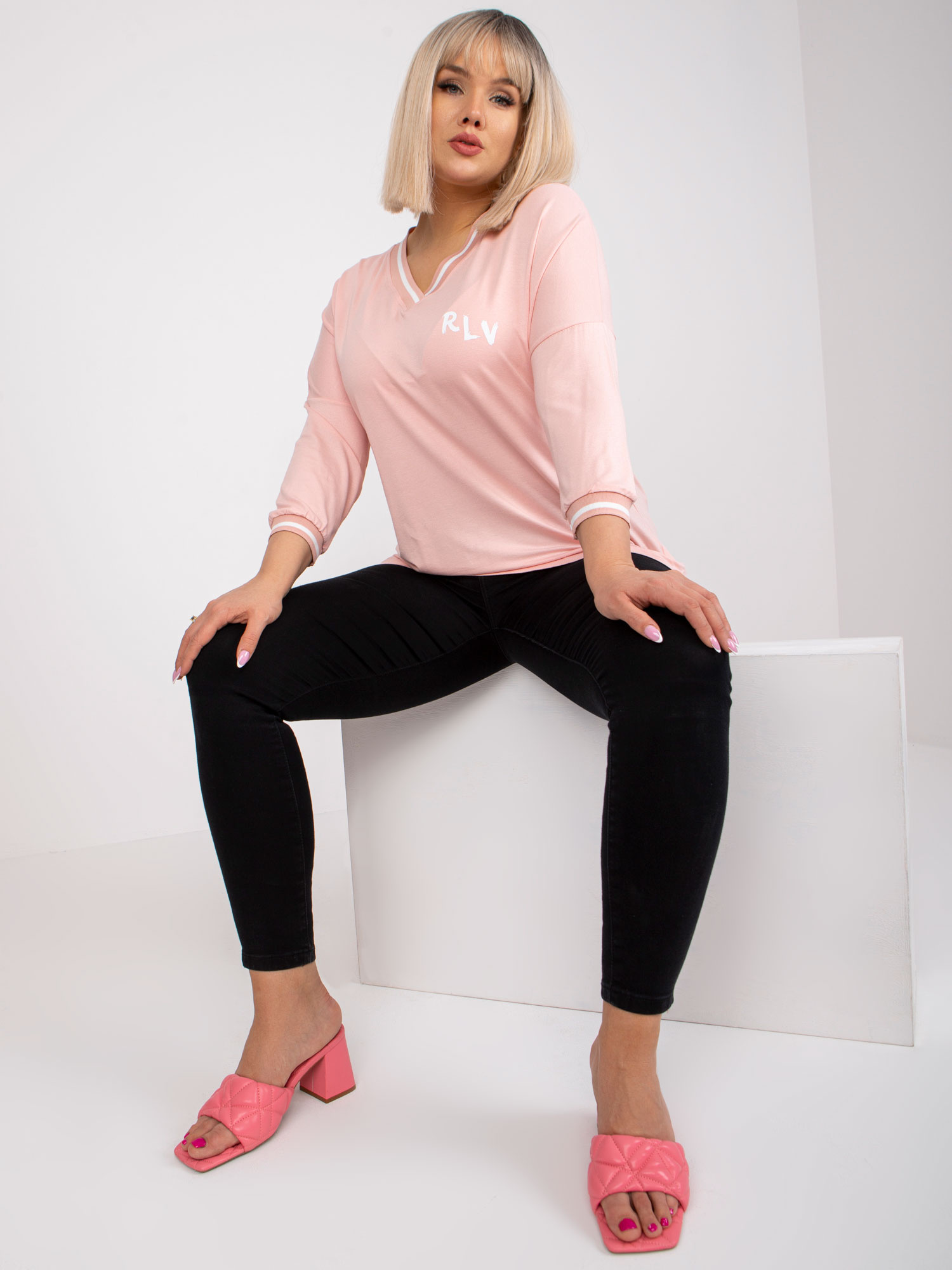 Svetlorozová asymetrická blúzka plus size Marianna.