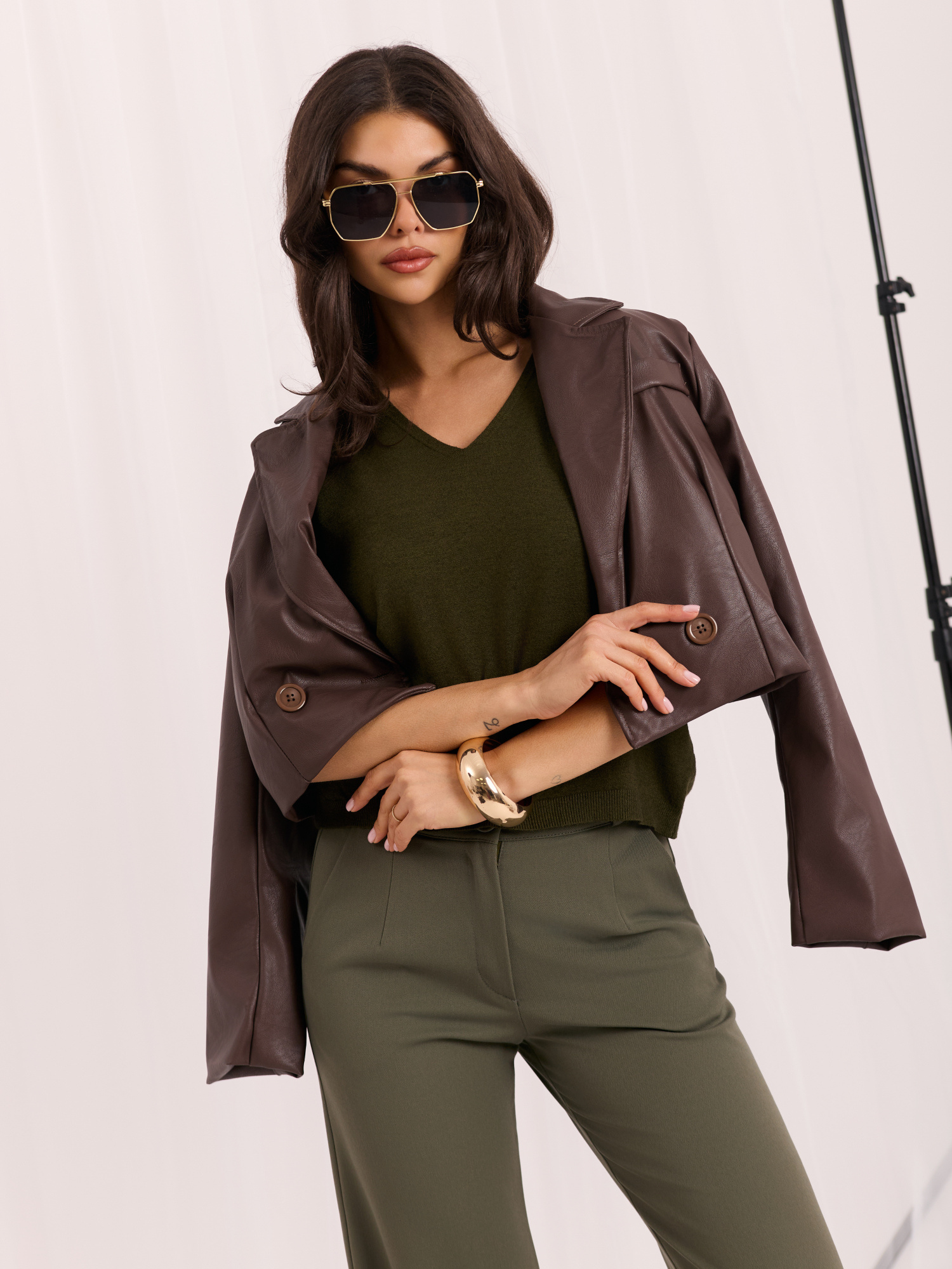 Khaki miękki sweter z domieszką modalu