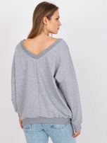 Szaro-biała bluza oversize z nadrukiem i dekoltem w serek 