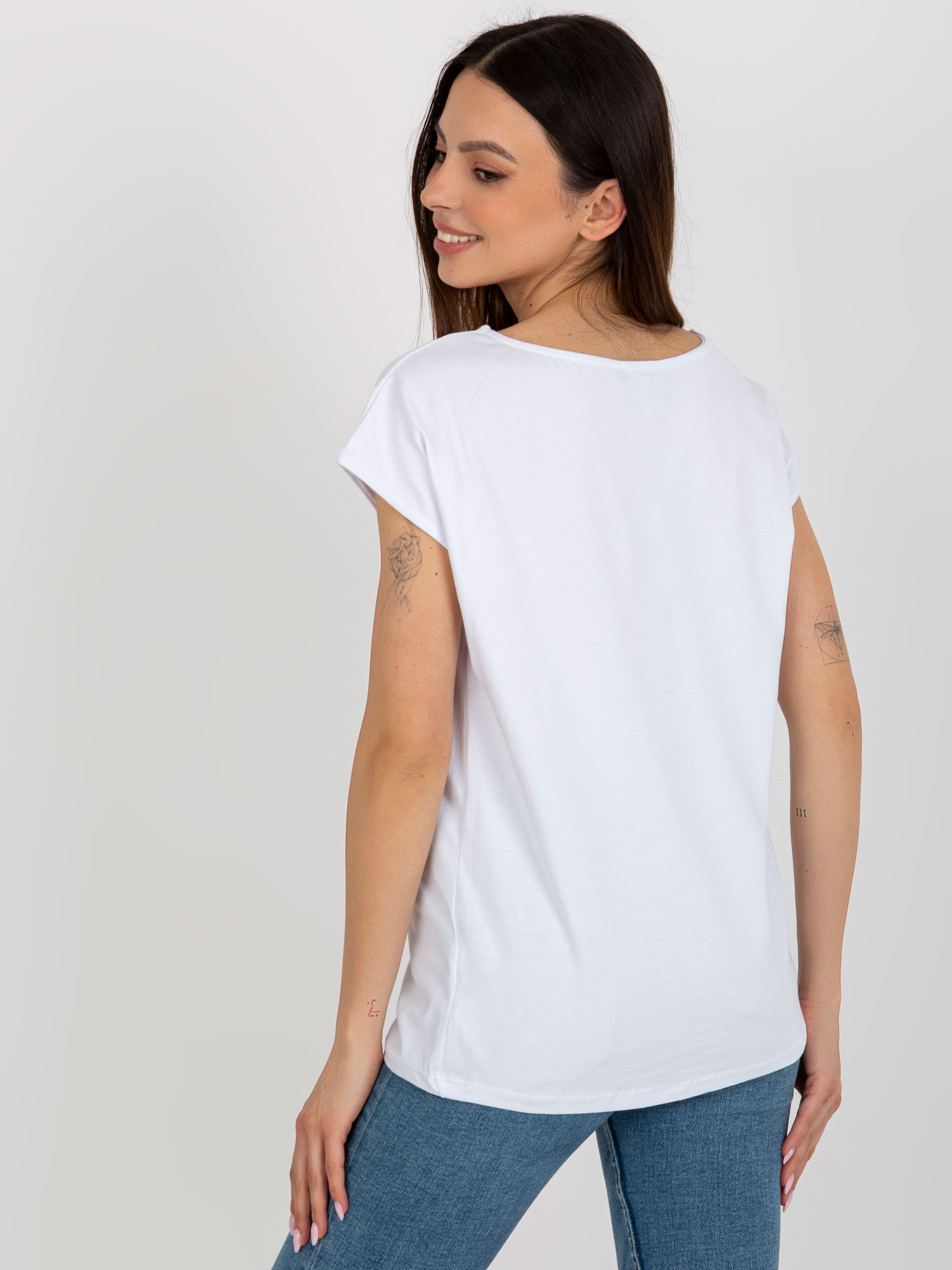 Hurt Biały damski t-shirt jednokolorowy z wycięciami