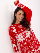 Czerwony długi sweter w renifery 