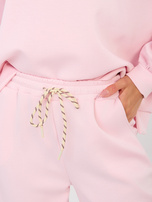 Jasnoróżowy casualowy komplet ze spodniami 