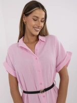  Jasnoróżowa muślinowa sukienka z guzikami 