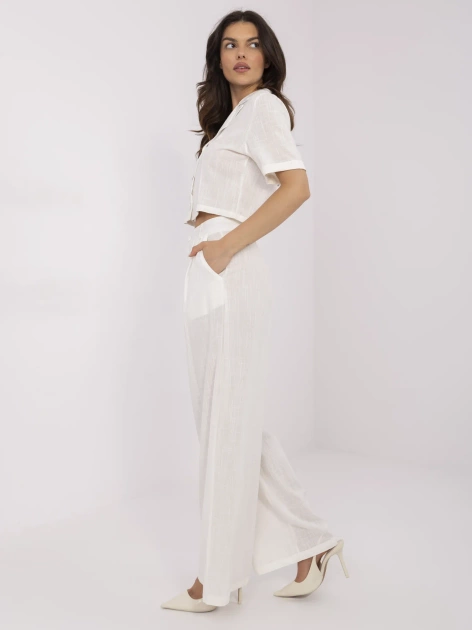 Ecru dwuczęściowy komplet z dodatkiem lnu