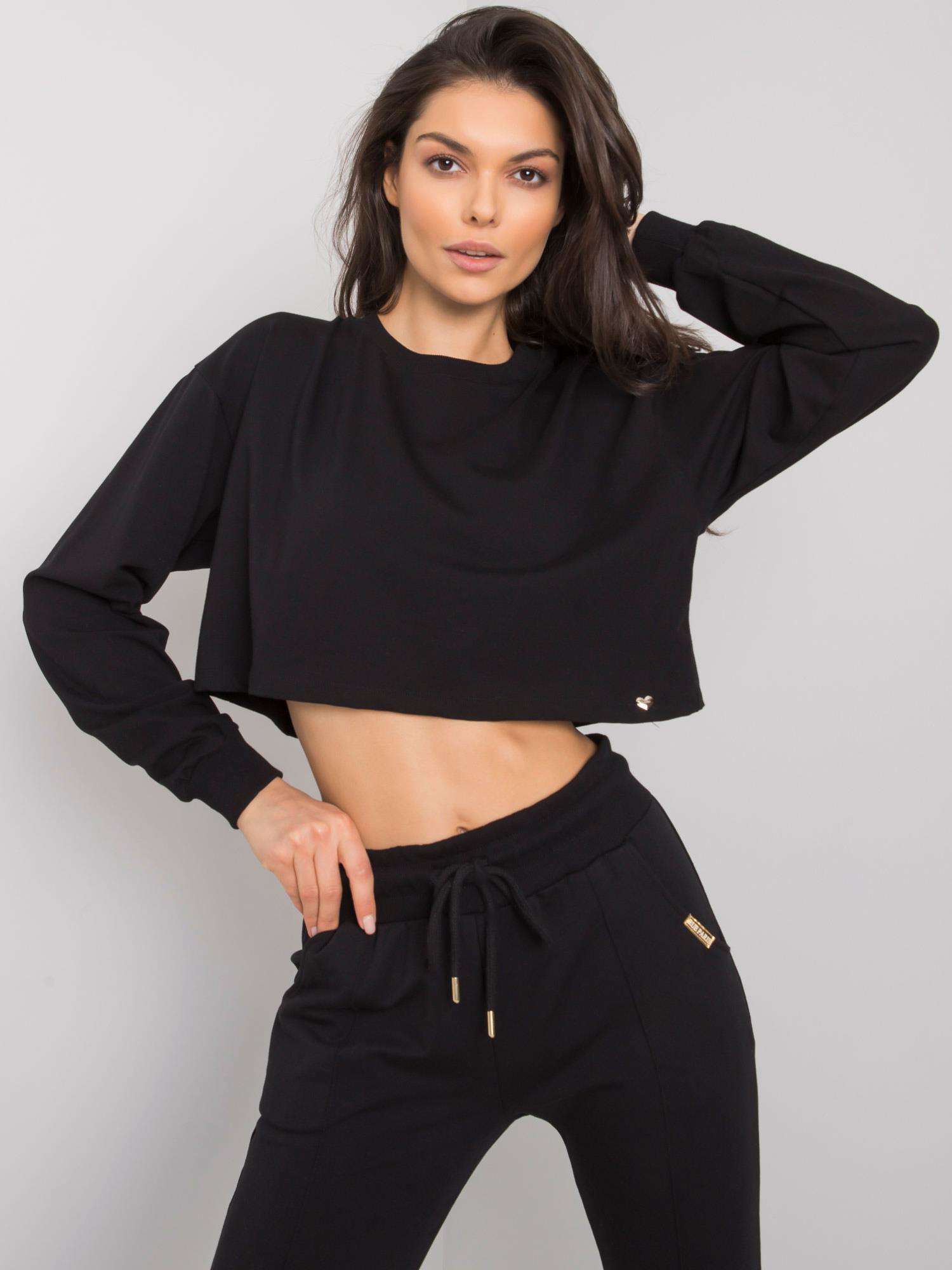 Black short basic top by Simeon.
