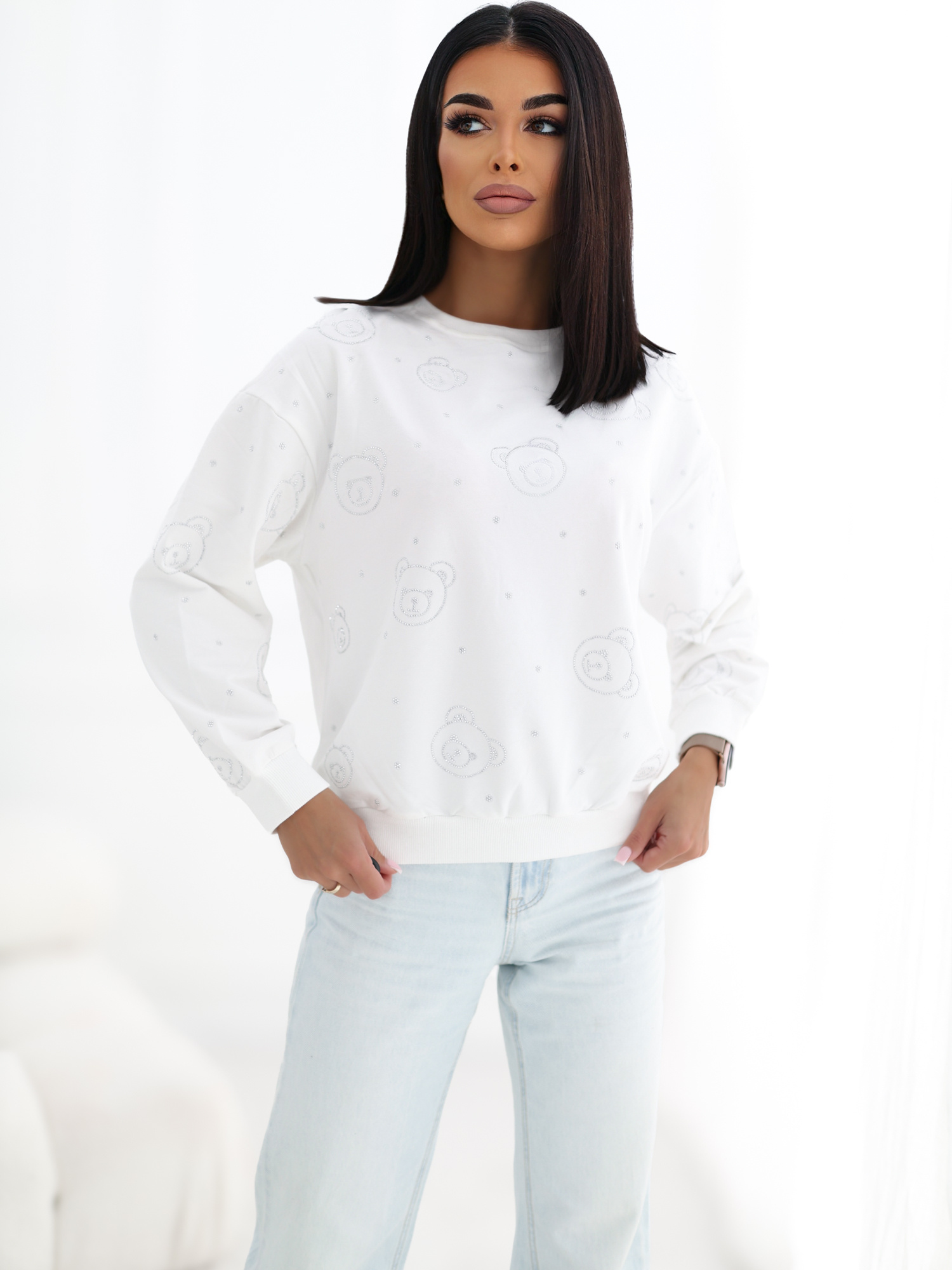 Ecru sweatshirt with a shiny motif.