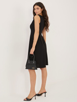 Czarna elegancka sukienka z zakładkami