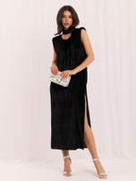 Czarna welurowa sukienka z poduszkami na ramionach