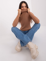 Hurt Ciemnocamelowy dopasowany sweter z golfem 