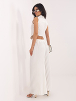 Ecru elegancki komplet z plisowanymi spodniami