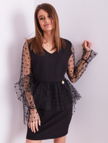 Czarna elegancka sukienka z tiulowymi rękawami