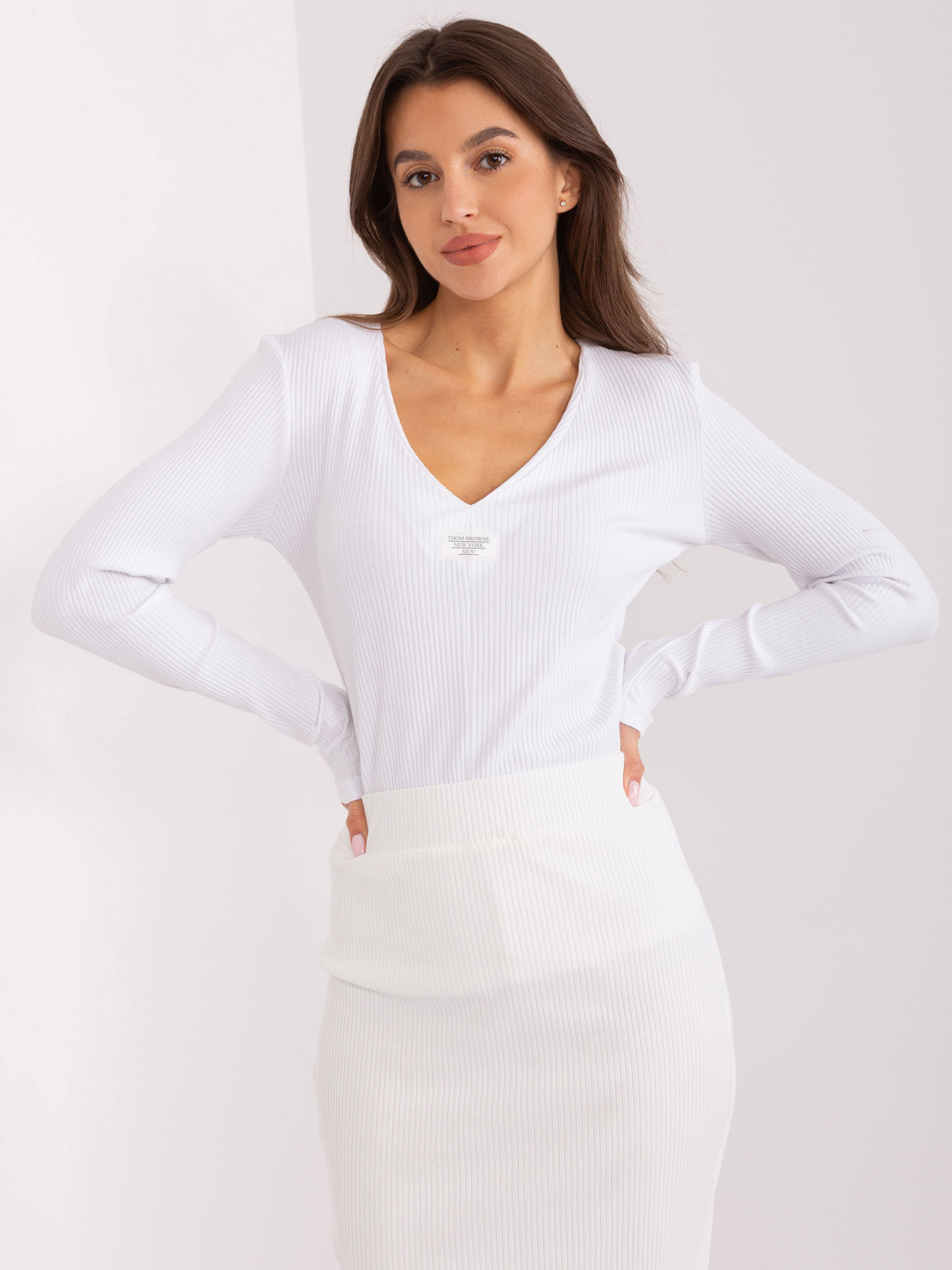 Biała dopasowana bluzka longsleeve z bawełny