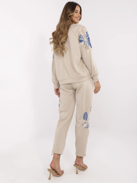Ciemnobeżowy dwuczęściowy komplet z haftem